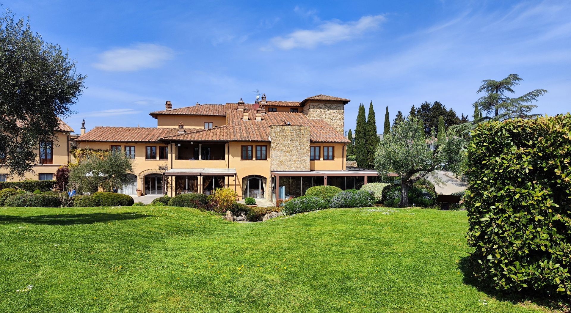 YARD REAAS advisor tecnico di Palazzo Costanzi nell’acquisizione dell’Hotel Borgo di Cortefreda a Barberino Tavarnelle (Firenze) 